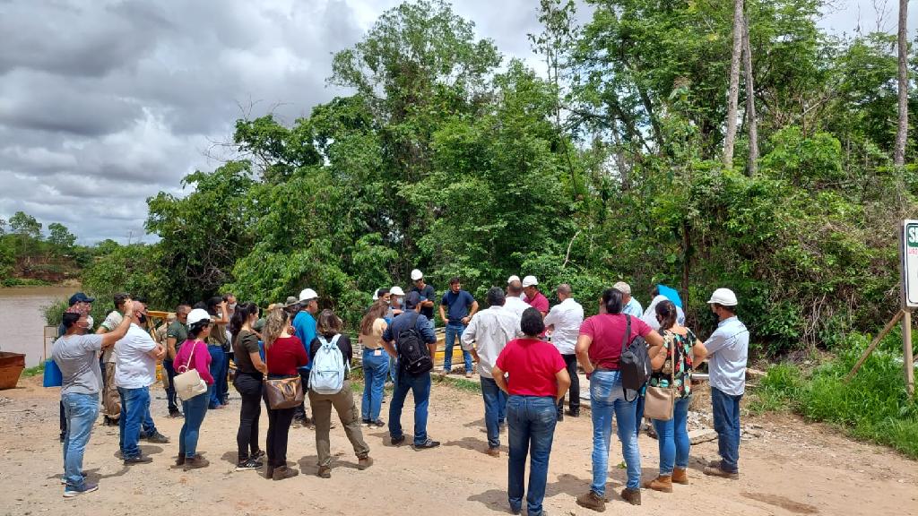 Aula_de_campo_do_curso_de_descentralização_da_gestão_ambiental.jpg